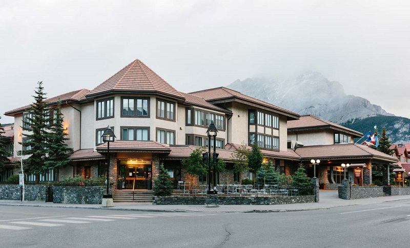 Elk and Avenue Hotel, Canada