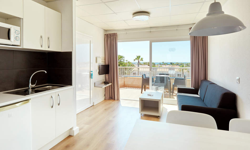 Globales Los Delfines, photo 4 of 5